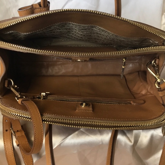 Prada medium Galleria Caramel handbag - Picture 8 of 10